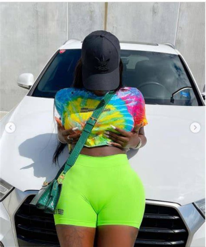 BBNaija star, Khole flashes her camel toe in new photos; her followers