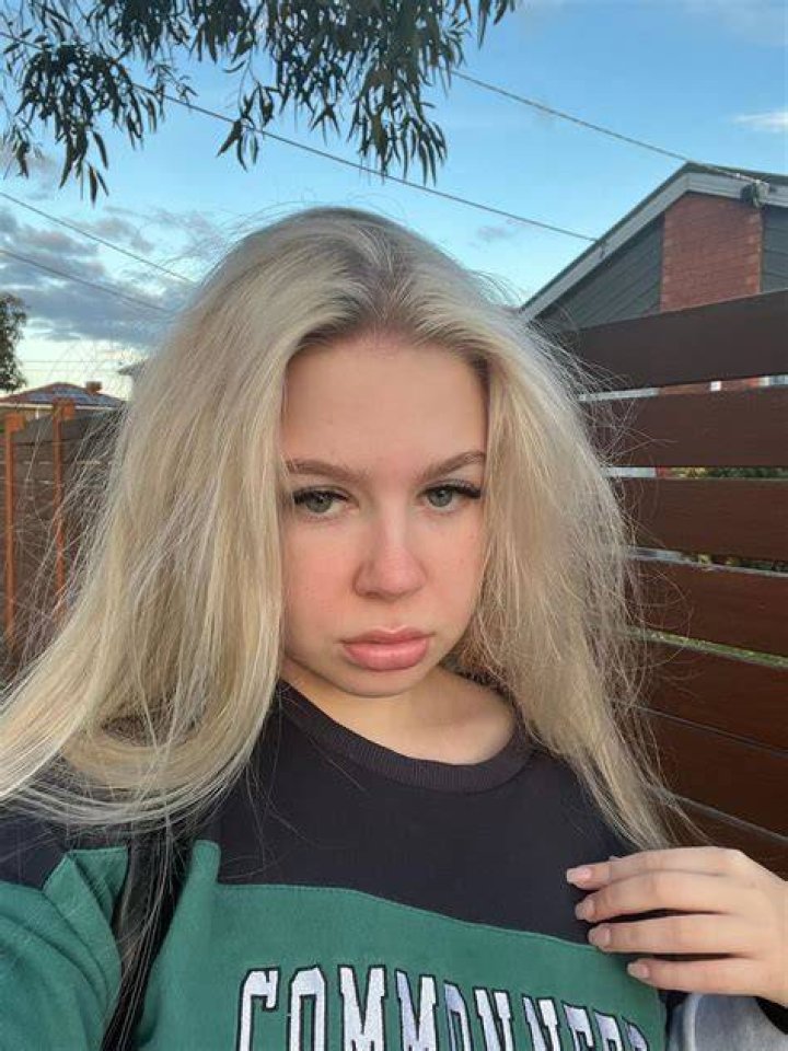 Blondebomb12 Nude OnlyFans Leaks The Girl Girl