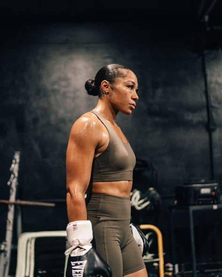 Boxermodel Alycia Baumgardner is 'a beast' and 'a beauty'