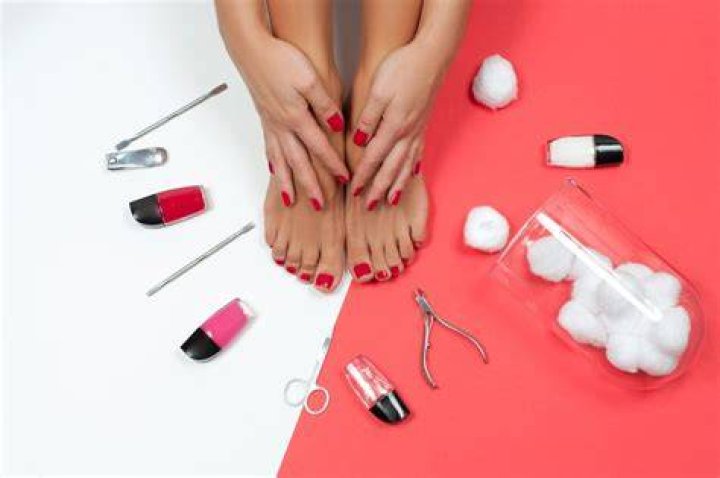 Come Fare una Pedicure 11 Passaggi (Illustrato)