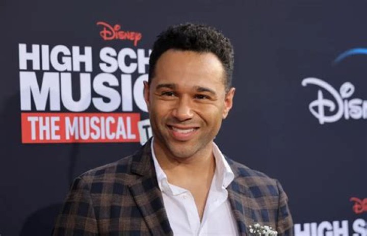 Corbin Bleu Height, Weight, Age, Girlfriend, Family, Facts, Biography