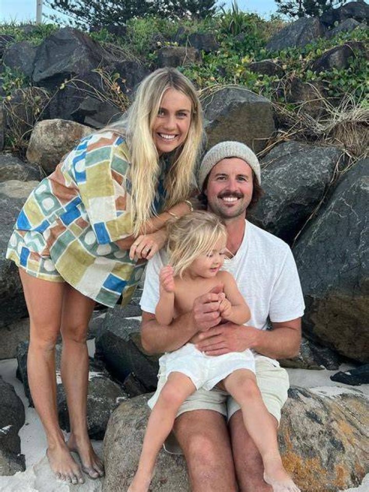 Elyse Knowles Elyse Knowles
