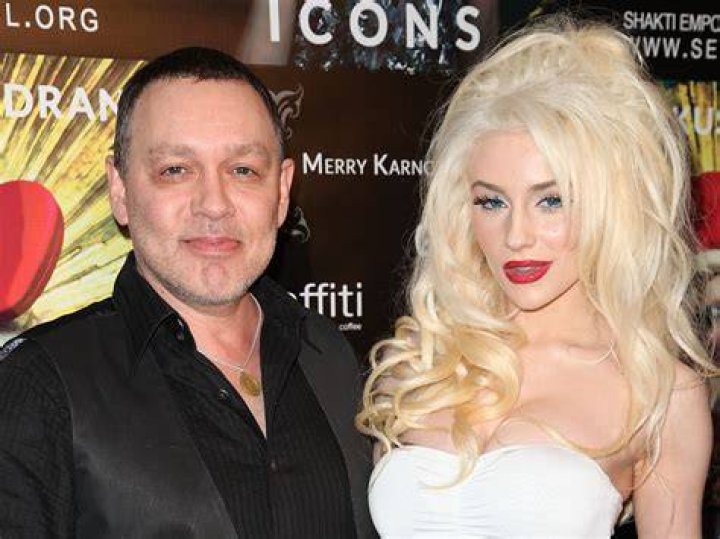 Famous Courtney Stodden aged 16 wedding pics are no more than sad history Thu 24 March 20