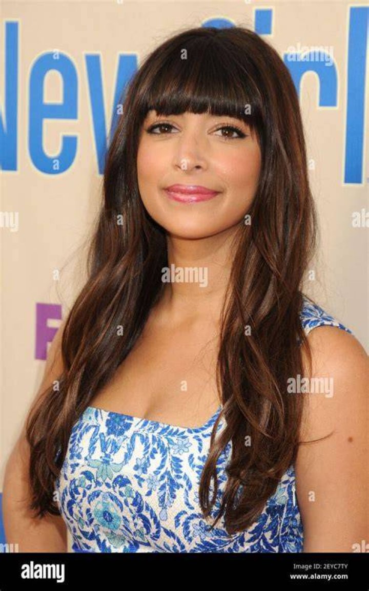 Hannah Simone Expresses Gratitude To Her Father For Her Successful Career Hannah Simone