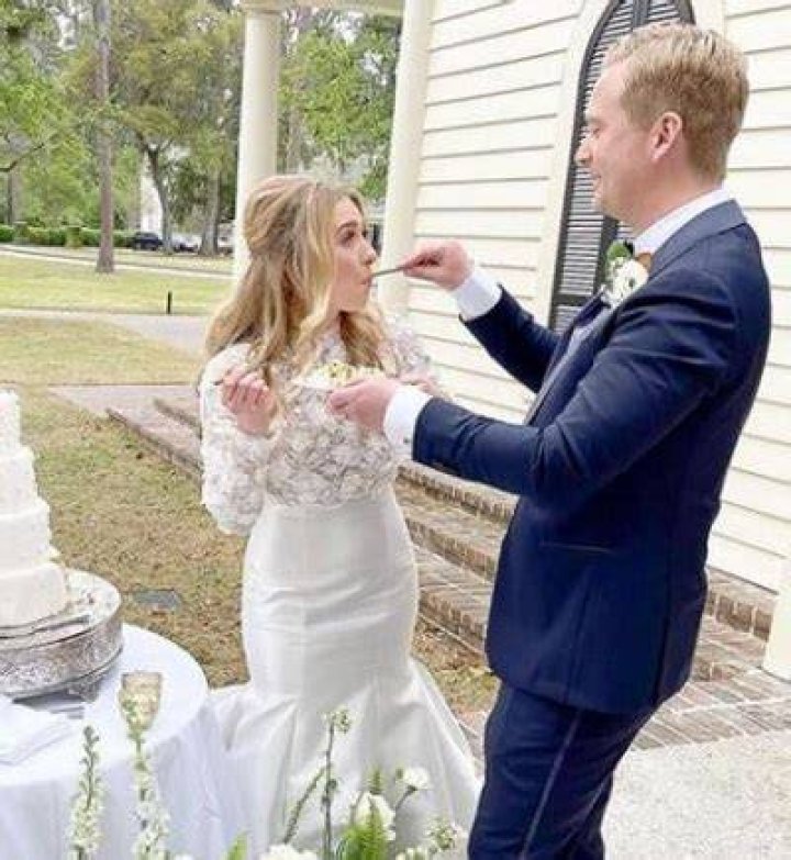 Hillary Vaughn Wiki, Bio, Age, Parents, Ethnicity, Husband, Net Worth, Photos & More 3 Hillary Vaughn Husband