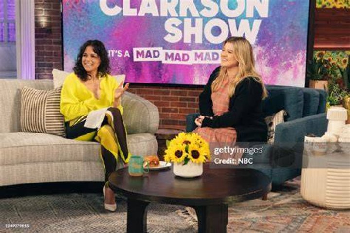 Kelly Clarkson and Michelle Rodriguez Face Off on 'Barmageddon' (Exclusive)