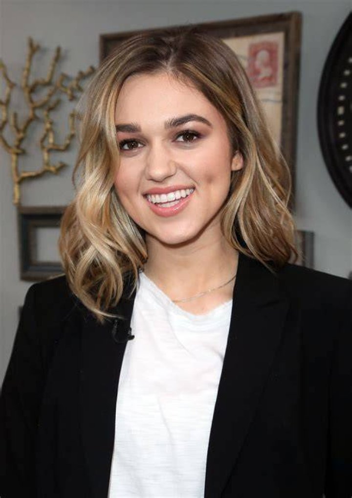 &lsquo;Duck Dynasty&rsquo; Star Sadie Robertson Throws Gender Reveal Party Photos