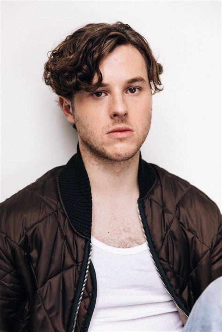 Nolan Gould, AKA Luke from 'Modern Family,' shows off his abs
