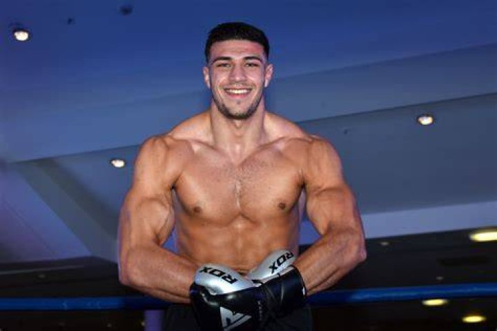 Tommy Fury Height, Weight, Age, Girlfriend, Family, Facts, Biography
