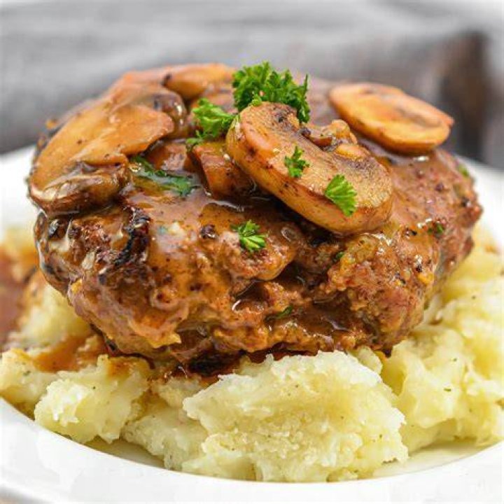 ZedBlog | How to Make Chipotle Salisbury Steak with Mashed Potatoes & Mushroom-Bacon Gravy